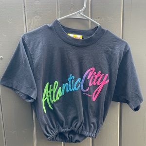 Cropped vintage “Atlantic City” tshirt sz SMALL